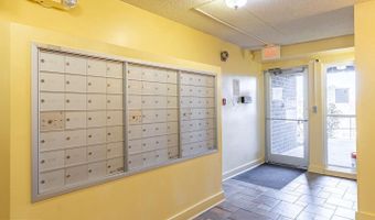 75 S REYNOLDS St 318, Alexandria, VA 22304
