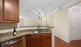 2101 N MONROE St 213, Arlington, VA 22207