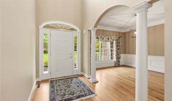 815 Centerville Trl, Aurora, OH 44202