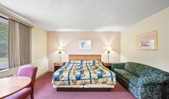 1058 HAUSMAN Rd, Allentown, PA 18104