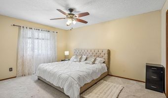 8582 134th St W, Apple Valley, MN 55124