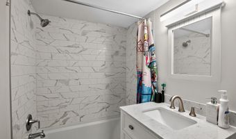8 CANTERBURY Sq 304, Alexandria, VA 22304