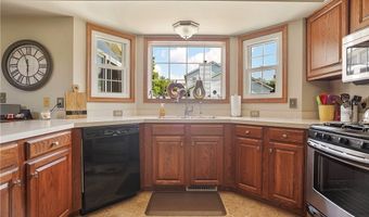2202 Martin Crest Dr, Akron, OH 44312