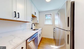 1210 N KENILWORTH St 8, Arlington, VA 22205
