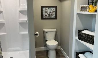 624 J St, Aurora, NE 68818