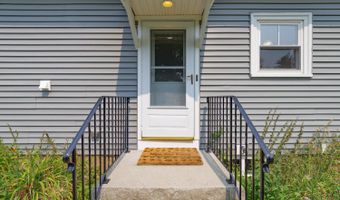 17 Main St, Albion, ME 04910