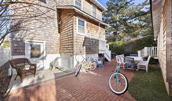 112 8TH St E, Beach Haven, NJ 08008