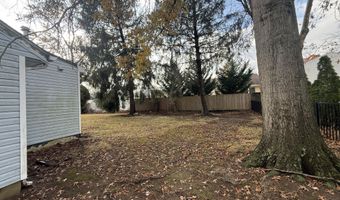 574 Hopping Rd, Belford, NJ 07718