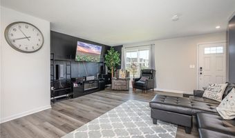 1112 Hidden Lake Blvd, Akron, OH 44312