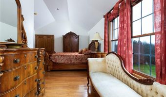 10 Ridge Rd, Newport, RI 02840