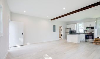 556 E Main Rd, Middletown, RI 02842