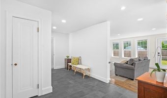 24 Huntington Dr, East Providence, RI 02916