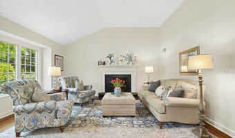 2 Knollwood Ln, Darien, CT 06820