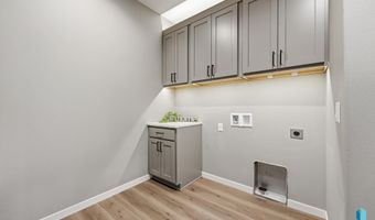 405 N Sunshine Ave, Brandon, SD 57005