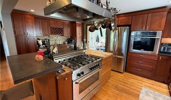 1 Edgewood Ave, Hopkinton, RI 02804