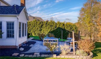 635 Prestige Woods Blvd, Aurora, OH 44202