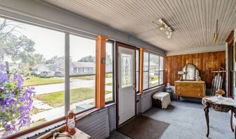 906 Grove St, Adel, IA 50003