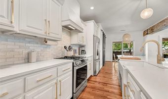 103 NE 7th St, Bentonville, AR 72712