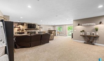 1409 W Creekside Dr, Brandon, SD 57005