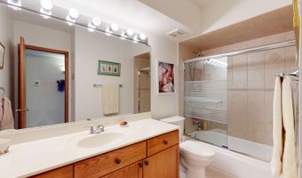 201 N Vail Ave 207, Arlington Heights, IL 60004