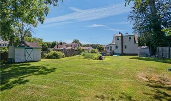 32 Hoffman Ave, Cranston, RI 02920