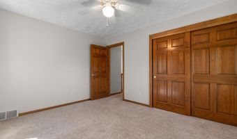 512 W ROLLING MEADOWS Ln, Appleton, WI 54913