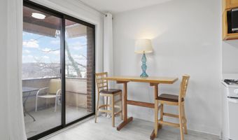 1581 N COLONIAL Ter 201-X, Arlington, VA 22209