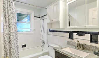 9 Roberta Dr, Barrington, RI 02806