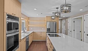 37 Dye Hill Rd, Hopkinton, RI 02832