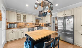5121 BALTAN Rd, Bethesda, MD 20816