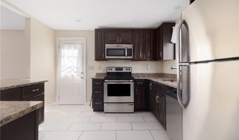 9 Chestnut Hill Rd B, Middletown, RI 02842