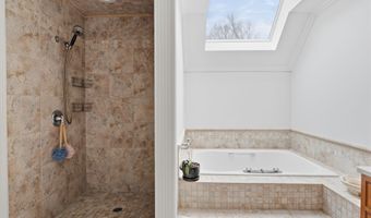 28 E Ridge Ct, Cheshire, CT 06410
