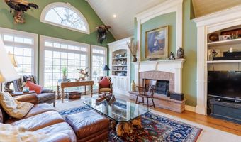 708 Town And Country Dr, Adel, GA 31620