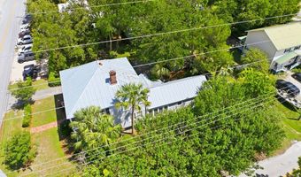 128 4th St, Apalachicola, FL 32320