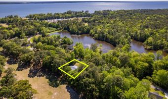 519 Country Club Dr W, Arapahoe, NC 28510