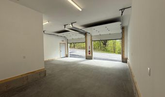9 Hutchins St, Auburn, ME 04210
