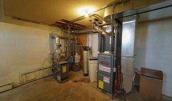 101 Hilltop Dr, Ackley, IA 50601