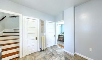 15 Wollaston St, Cranston, RI 02910