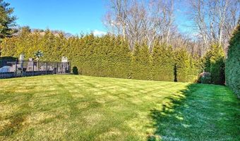 6 Grandstand Dr, Lincoln, RI 02865