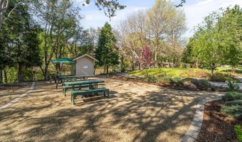 989 Golden Aspen Pl, Ashland, OR 97520
