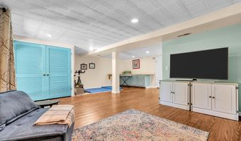 76 Pape Dr, Atlantic Highlands, NJ 07716