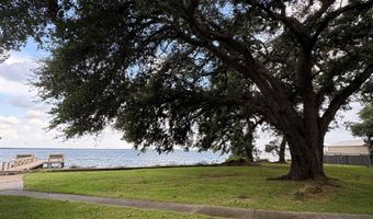 710 Hildebrand Dr, Bonneau, SC 29431