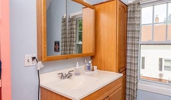 48 Central St, Warwick, RI 02886