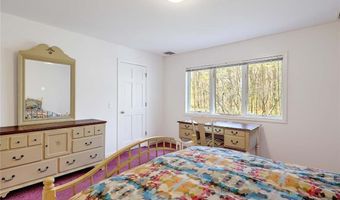 60 Pheasant Dr, East Greenwich, RI 02818