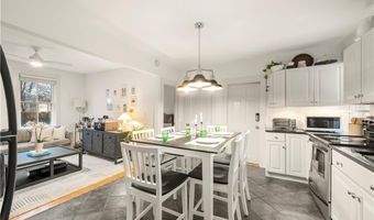 33 Marsh St, Newport, RI 02840