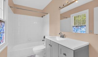 7428 FOUNTAIN HEAD Dr, Annandale, VA 22003