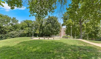 1101 S ARLINGTON RIDGE Rd 214, Arlington, VA 22202