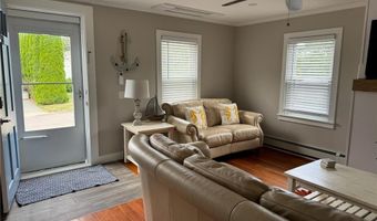 53 Center Ave, Middletown, RI 02842