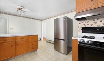 118 Wolcott Ave, Middletown, RI 02842