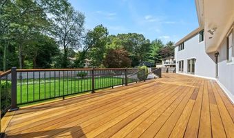 30 Dutchess Dr, Cranston, RI 02921